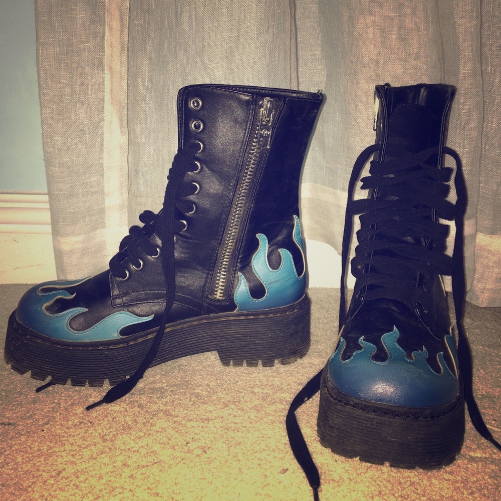 FLAMIN dolls kill boots